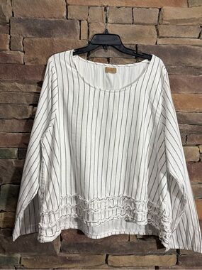 Tulip Vertical Striped Ruffled Hem Top Sz XL